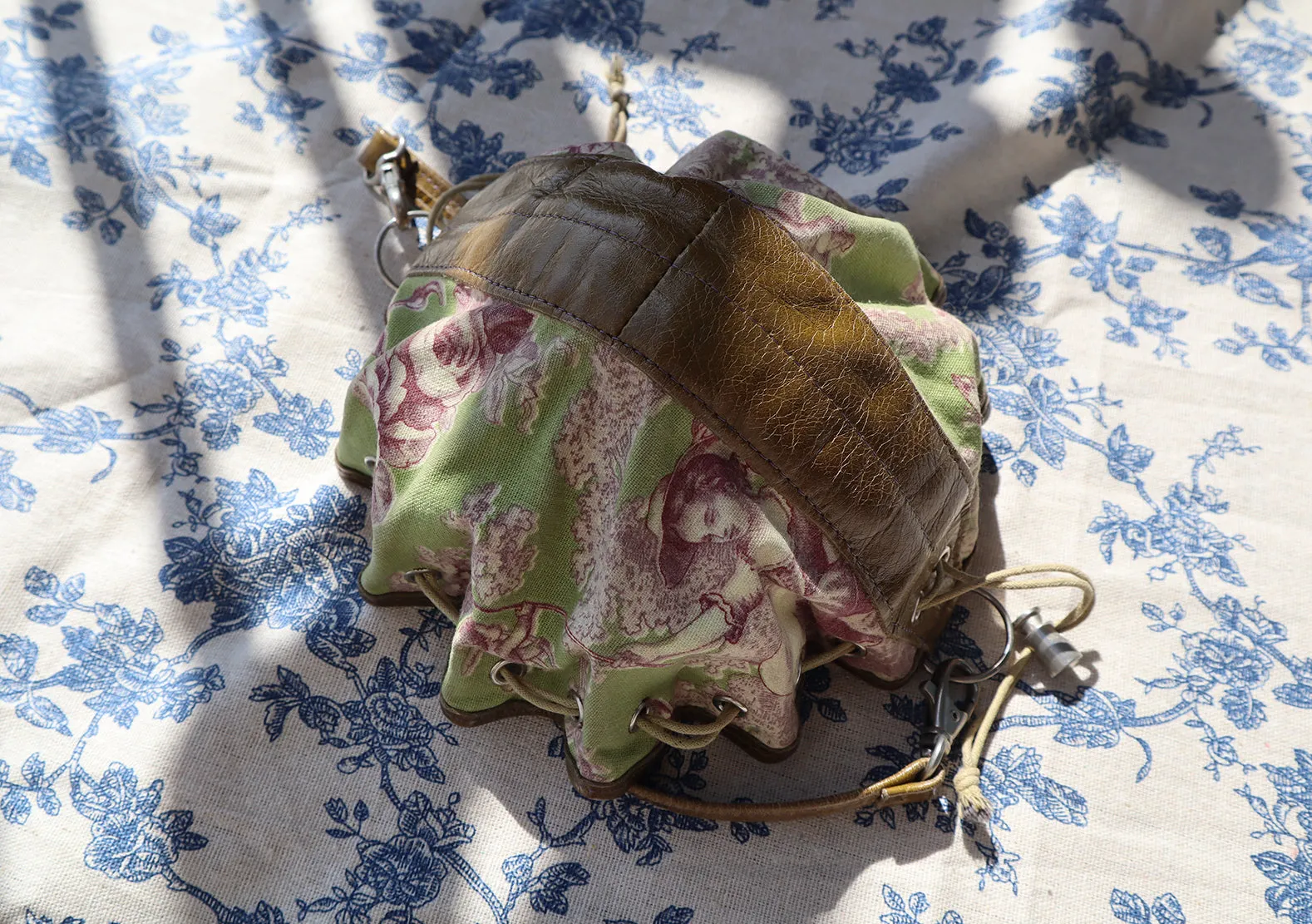 ❧ vintage chinoiserie cigarette bag ❧