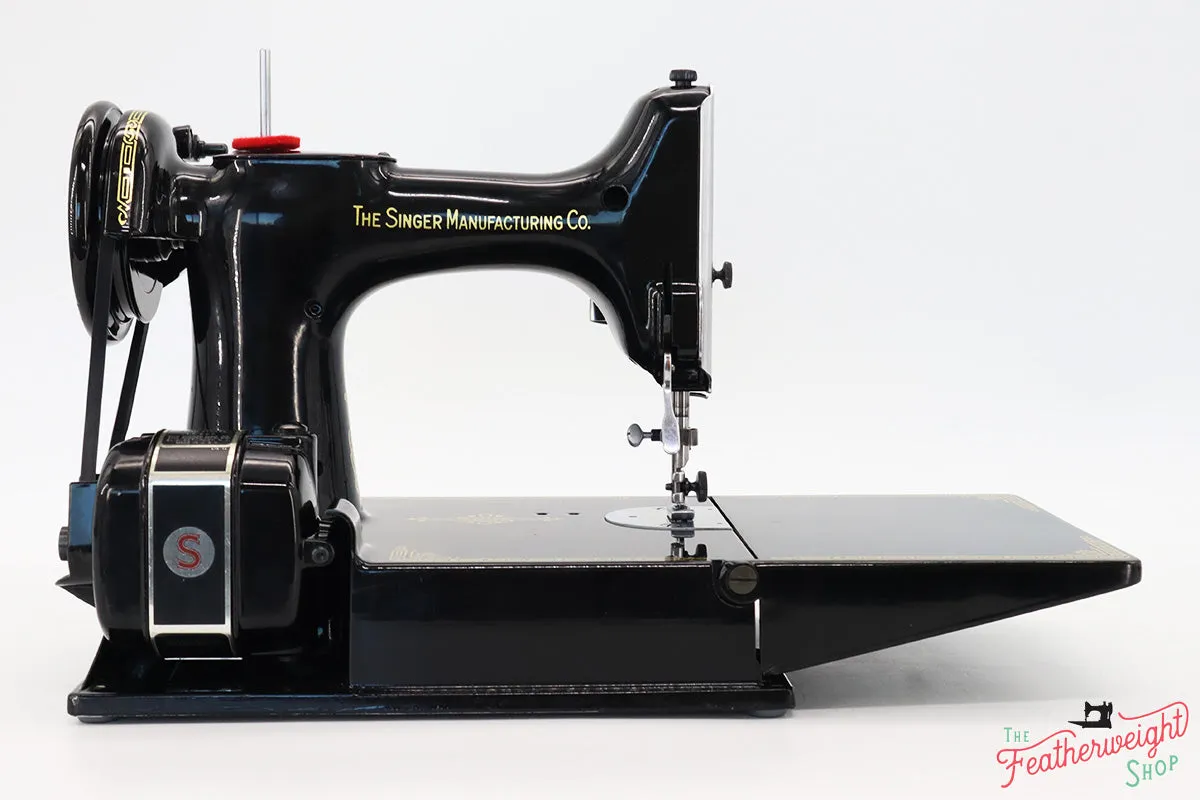 Singer Featherweight 221 Sewing Machine, AK620***