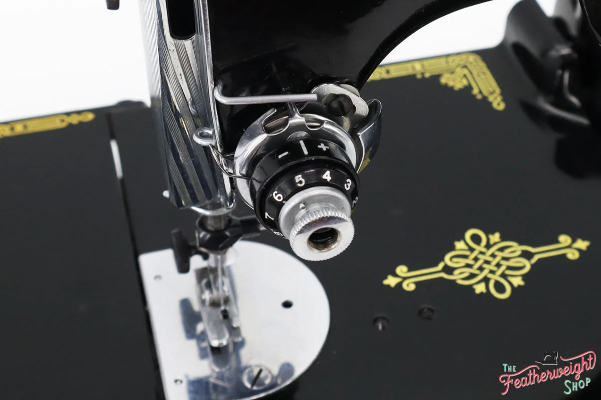 Singer Featherweight 221 Sewing Machine, AK620***