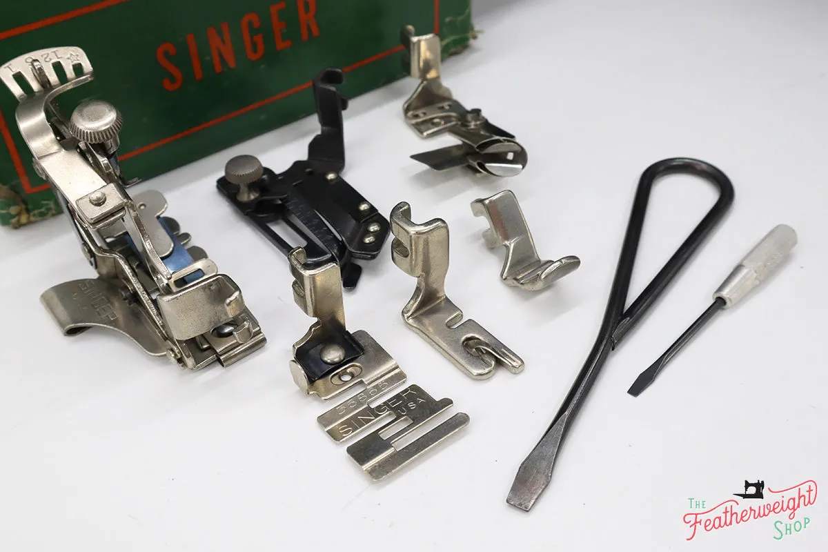 Singer Featherweight 221 Sewing Machine, AL709***