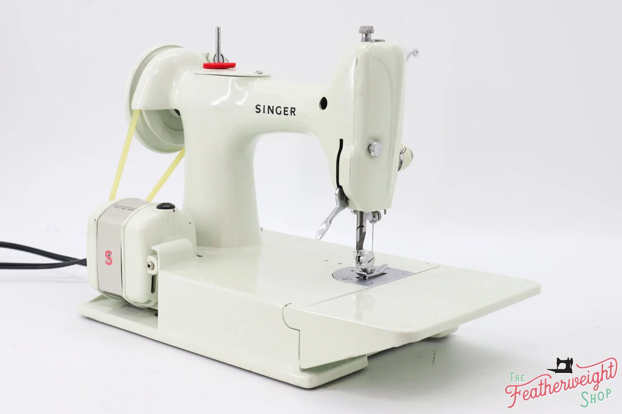 Singer Featherweight 221 Sewing Machine, WHITE - EV780***