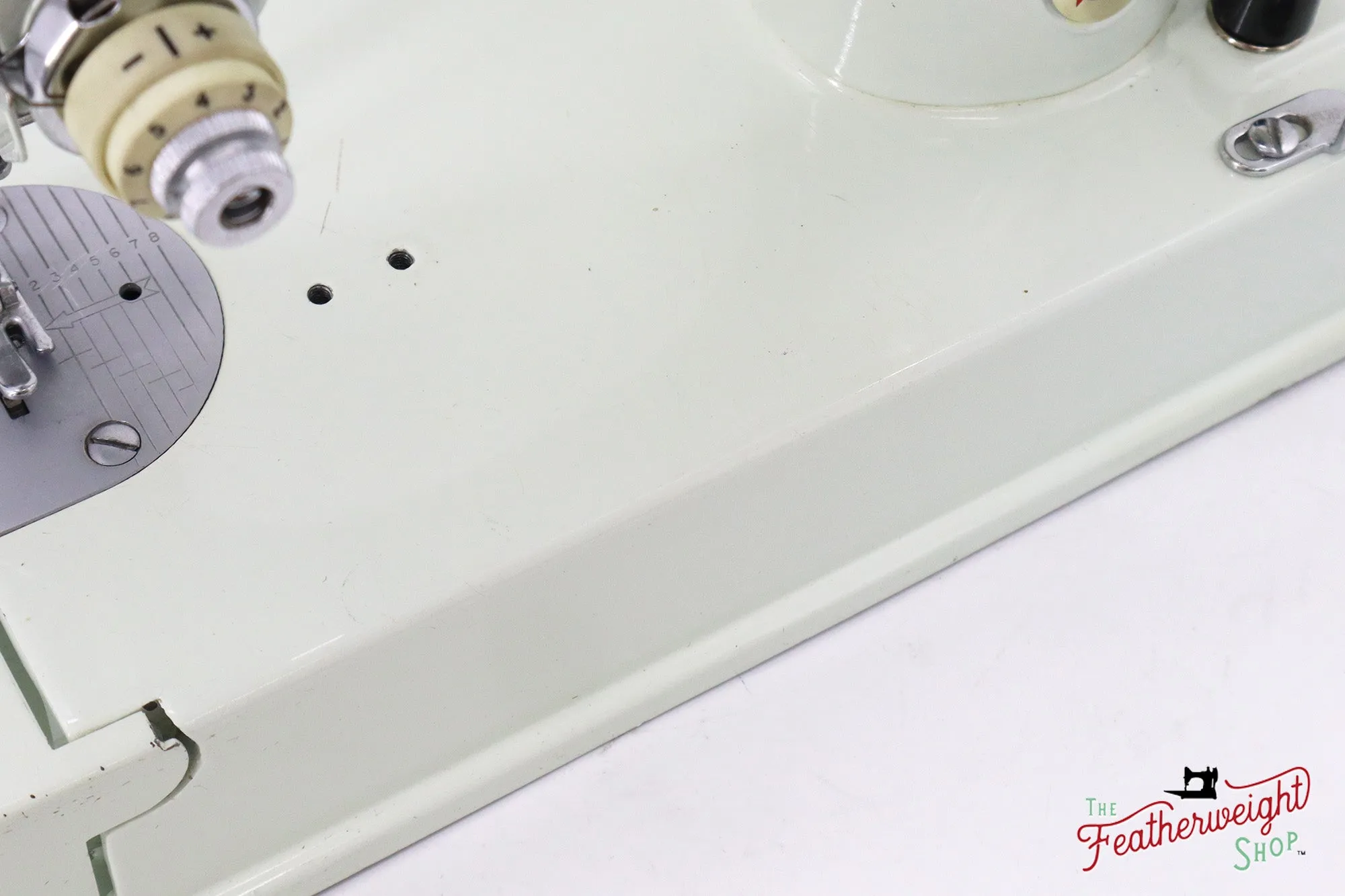 Singer Featherweight 221 Sewing Machine, WHITE - EV784***