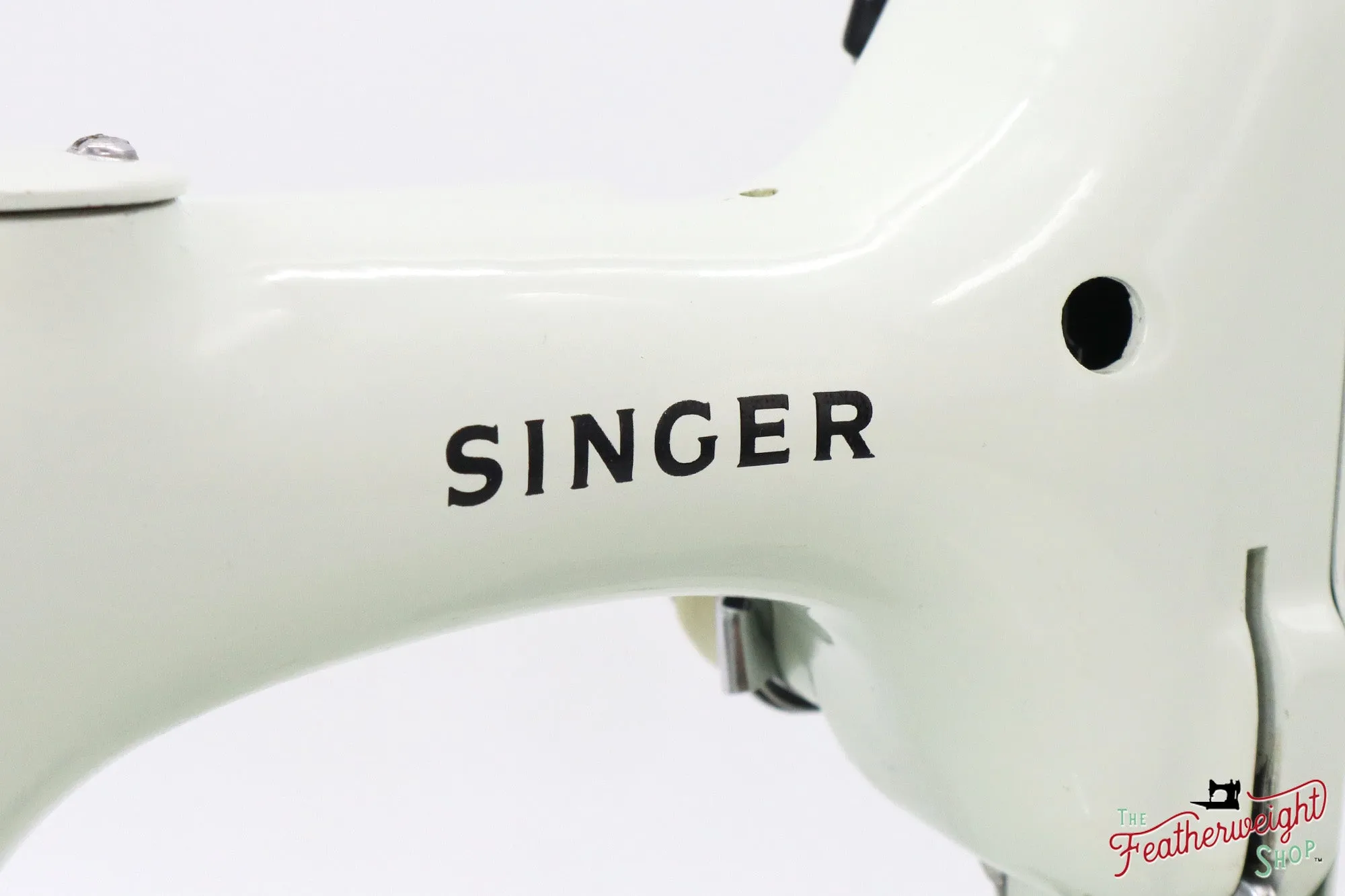 Singer Featherweight 221 Sewing Machine, WHITE - EV784***