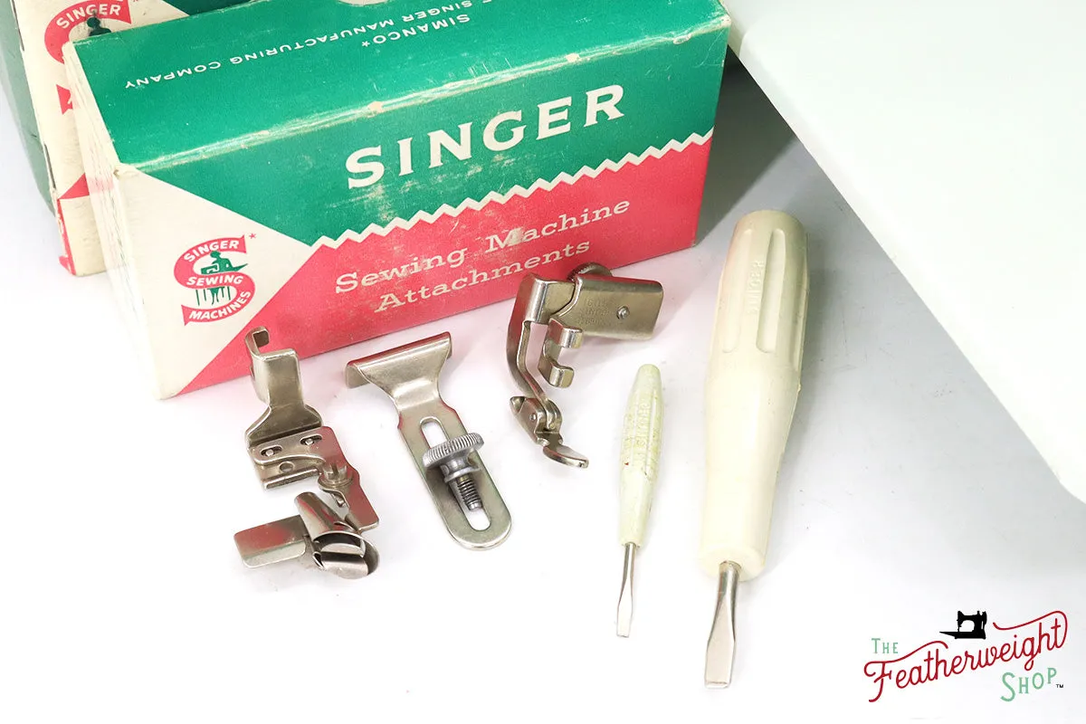 Singer Featherweight 221 Sewing Machine, WHITE - EV784***