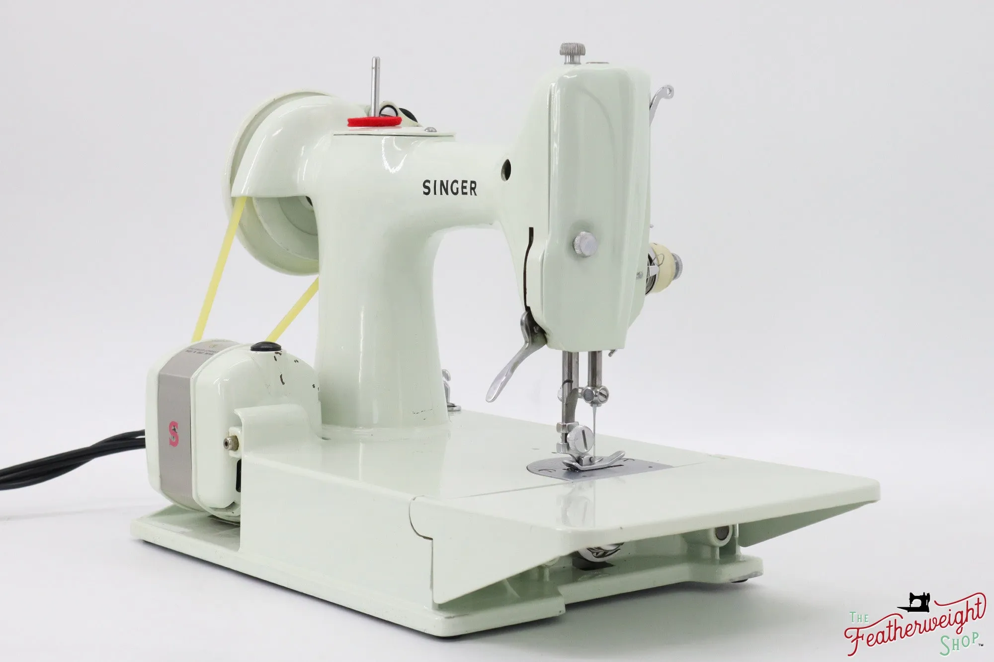 Singer Featherweight 221 Sewing Machine, WHITE - EV886***