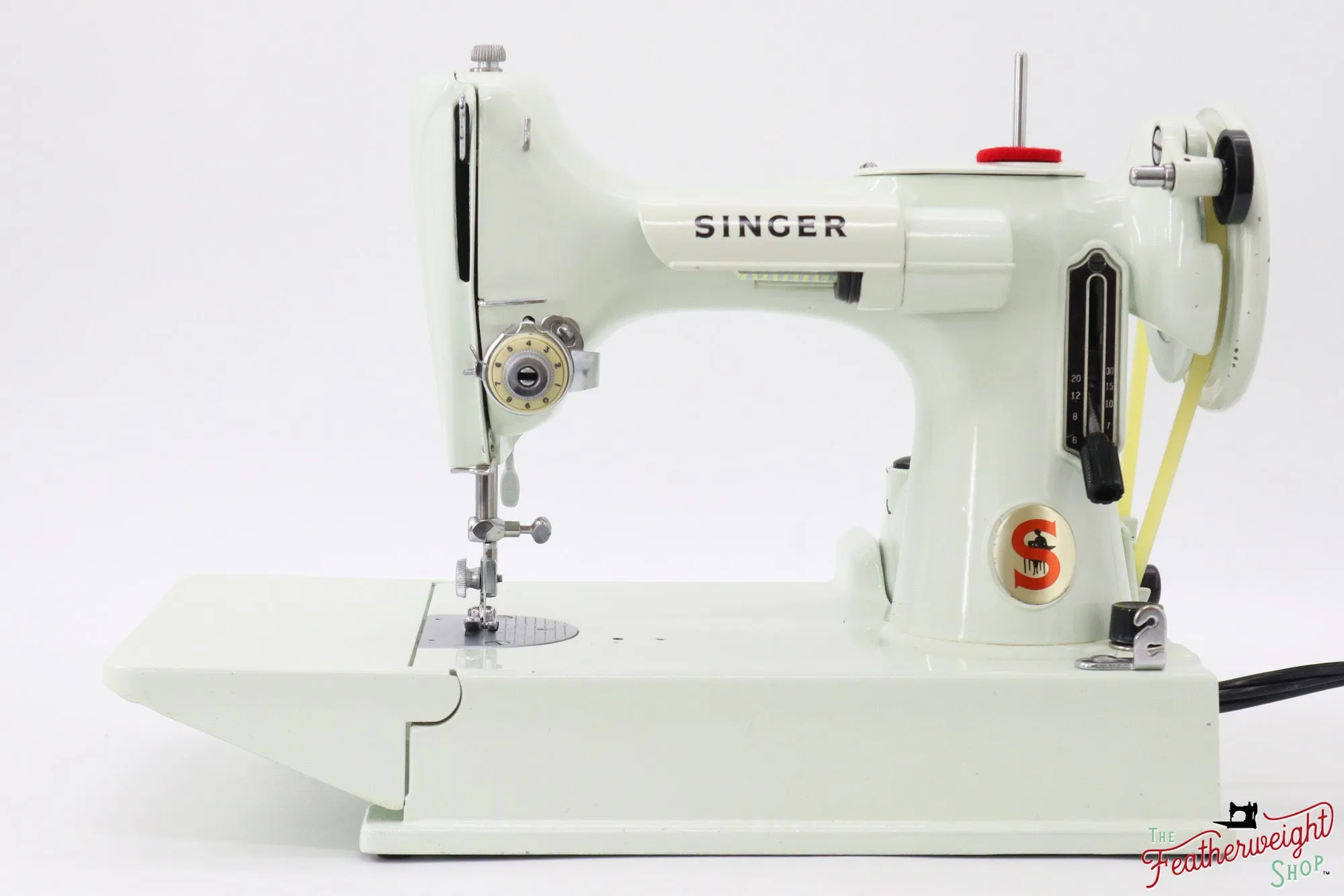 Singer Featherweight 221 Sewing Machine, WHITE - EV886***