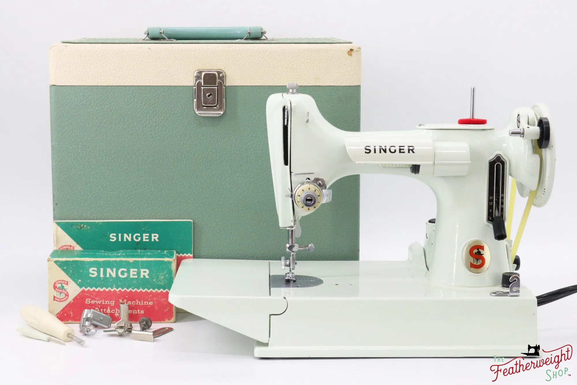 Singer Featherweight 221 Sewing Machine, WHITE - EV886***