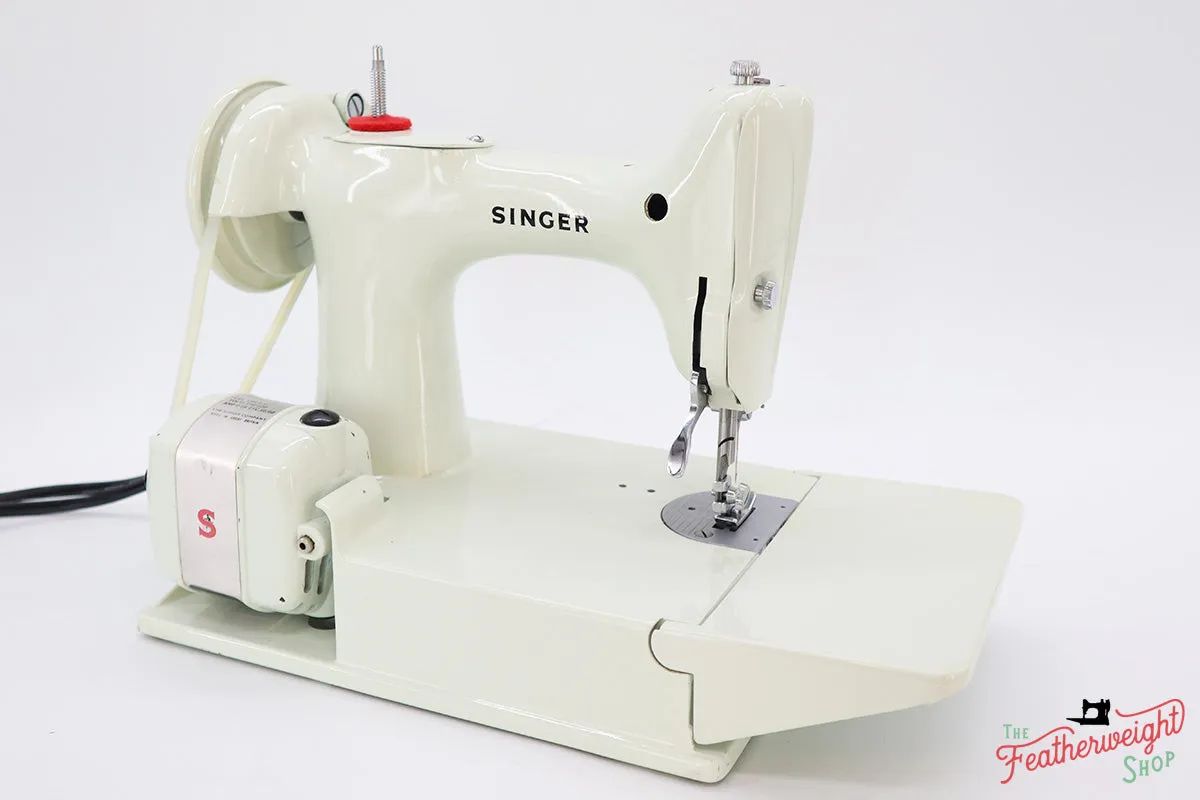 Singer Featherweight 221 Sewing Machine, WHITE EV969***