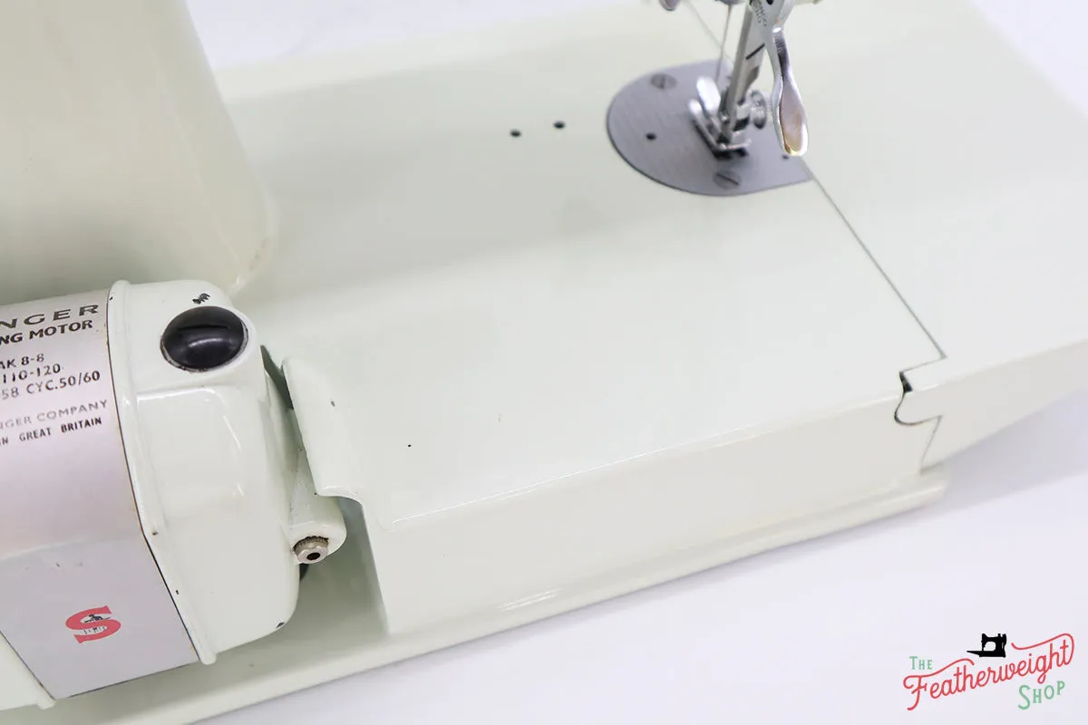 Singer Featherweight 221 Sewing Machine, WHITE EV969***