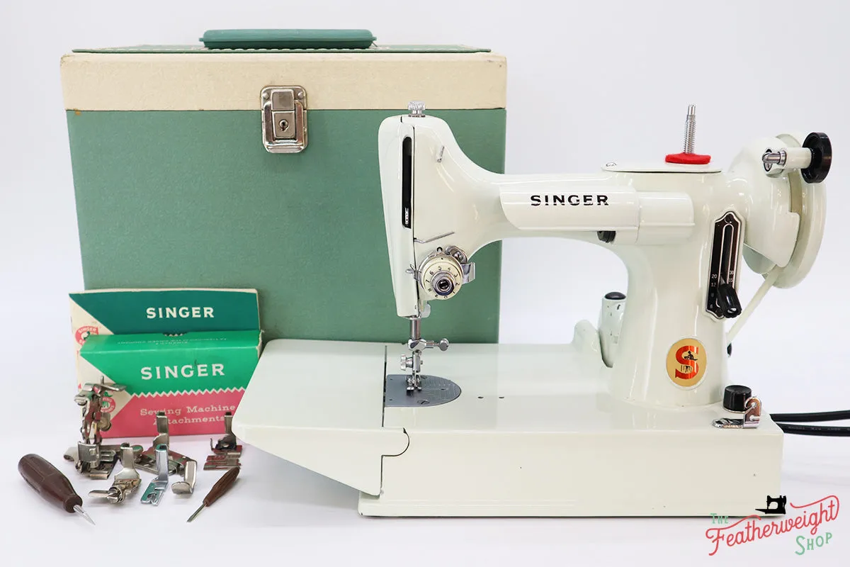 Singer Featherweight 221 Sewing Machine, WHITE EV969***