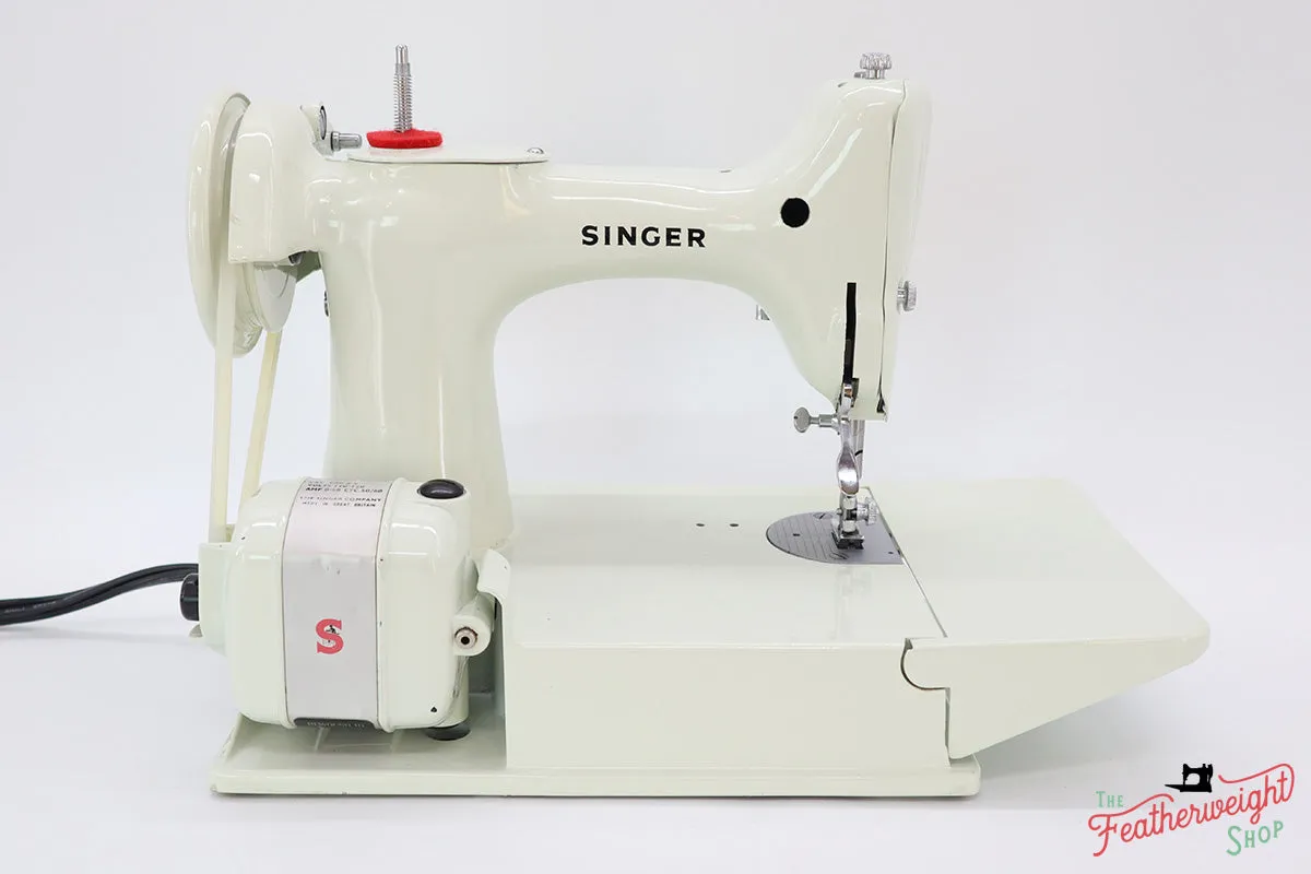 Singer Featherweight 221 Sewing Machine, WHITE EV969***