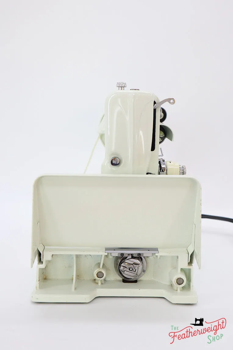 Singer Featherweight 221 Sewing Machine, WHITE EV969***