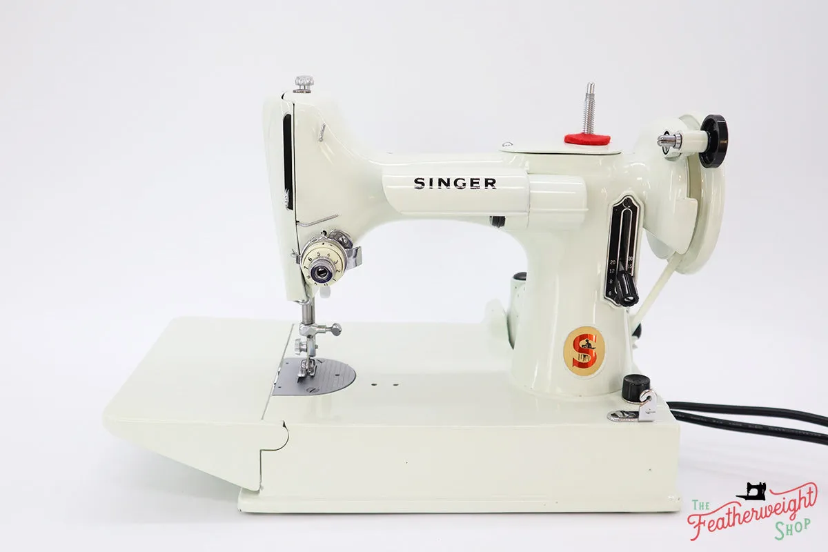 Singer Featherweight 221 Sewing Machine, WHITE EV969***