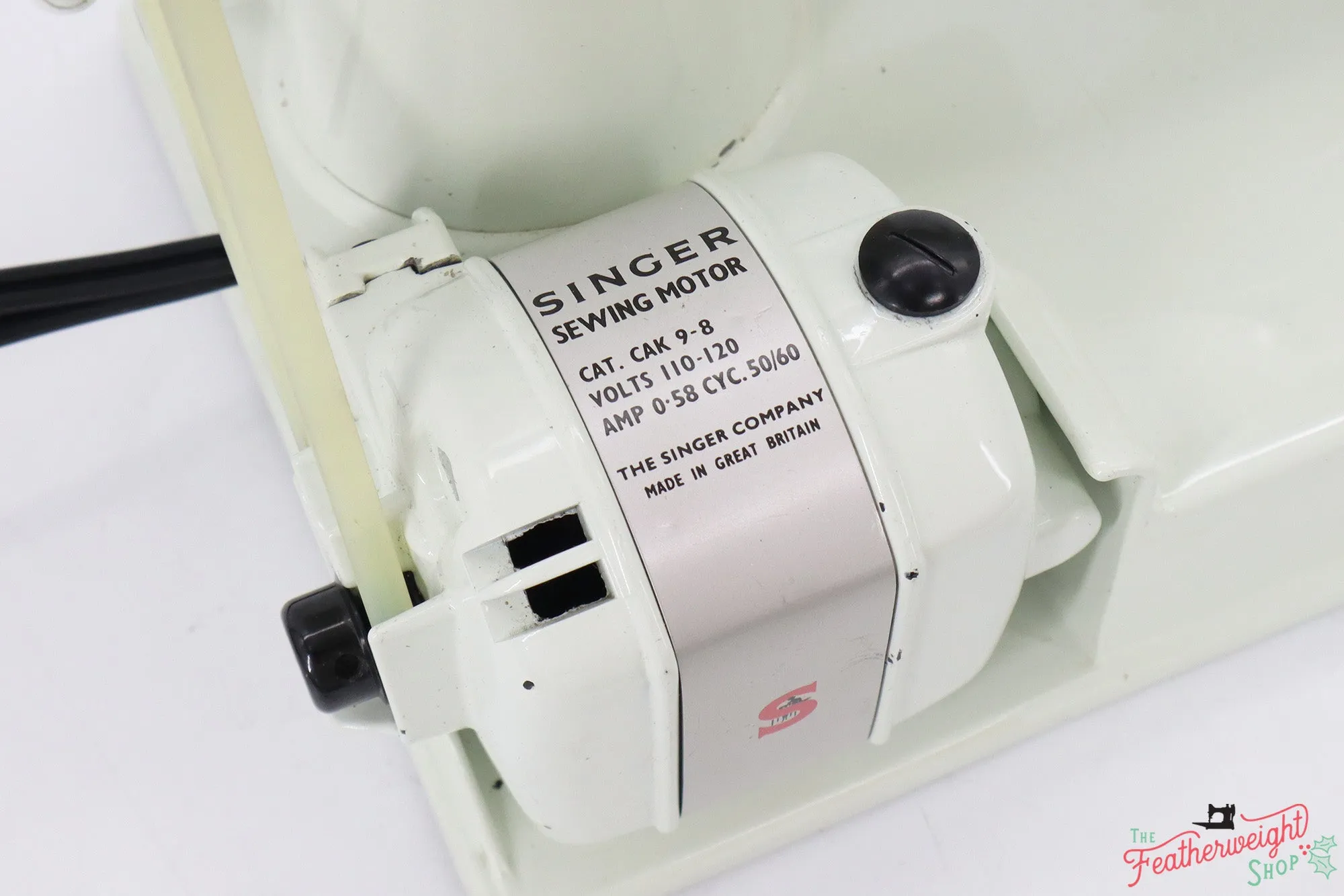 Singer Featherweight 221 Sewing Machine, WHITE - FA235***