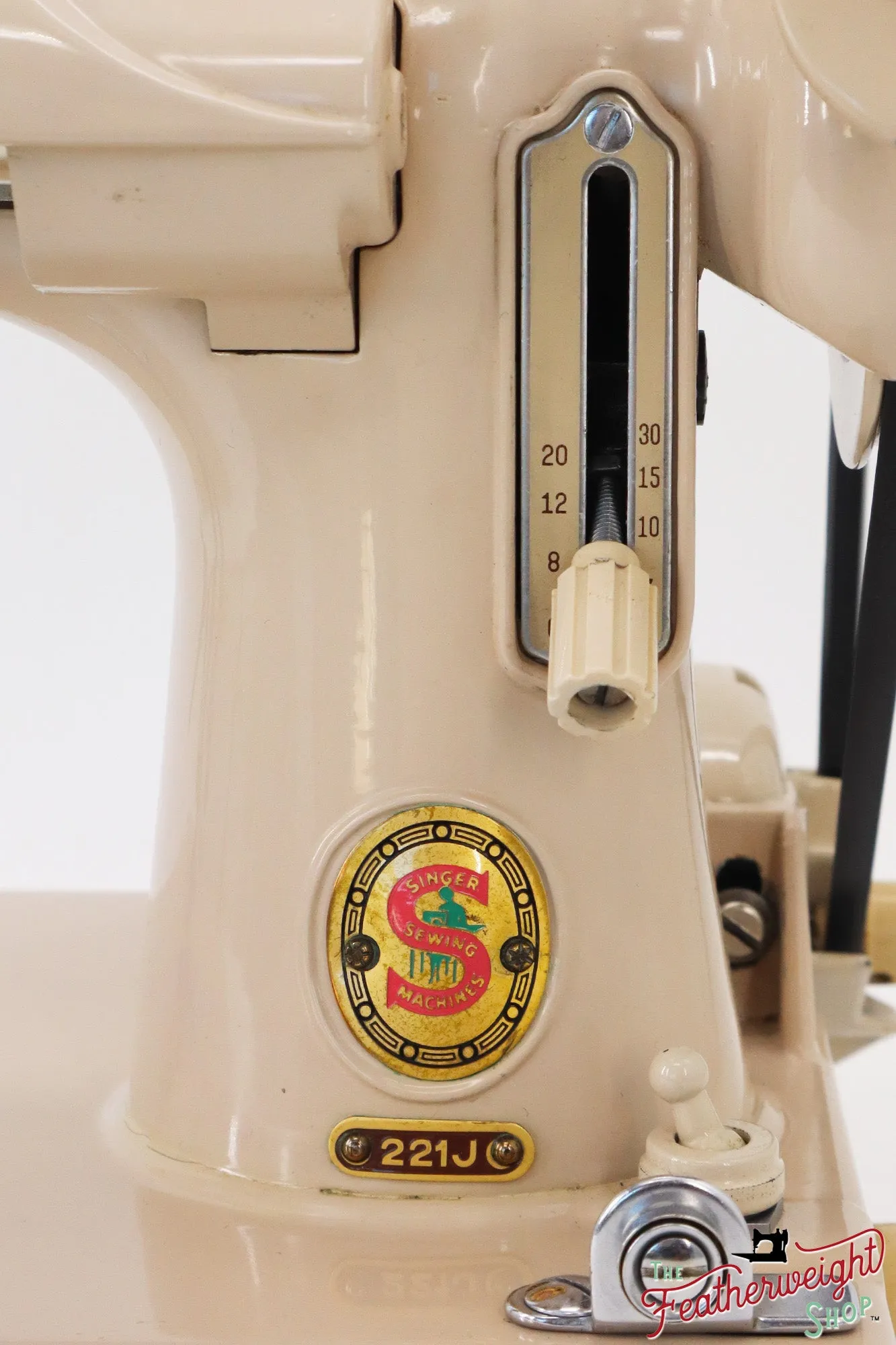 Singer Featherweight 221J Sewing Machine, Tan - JE1525**