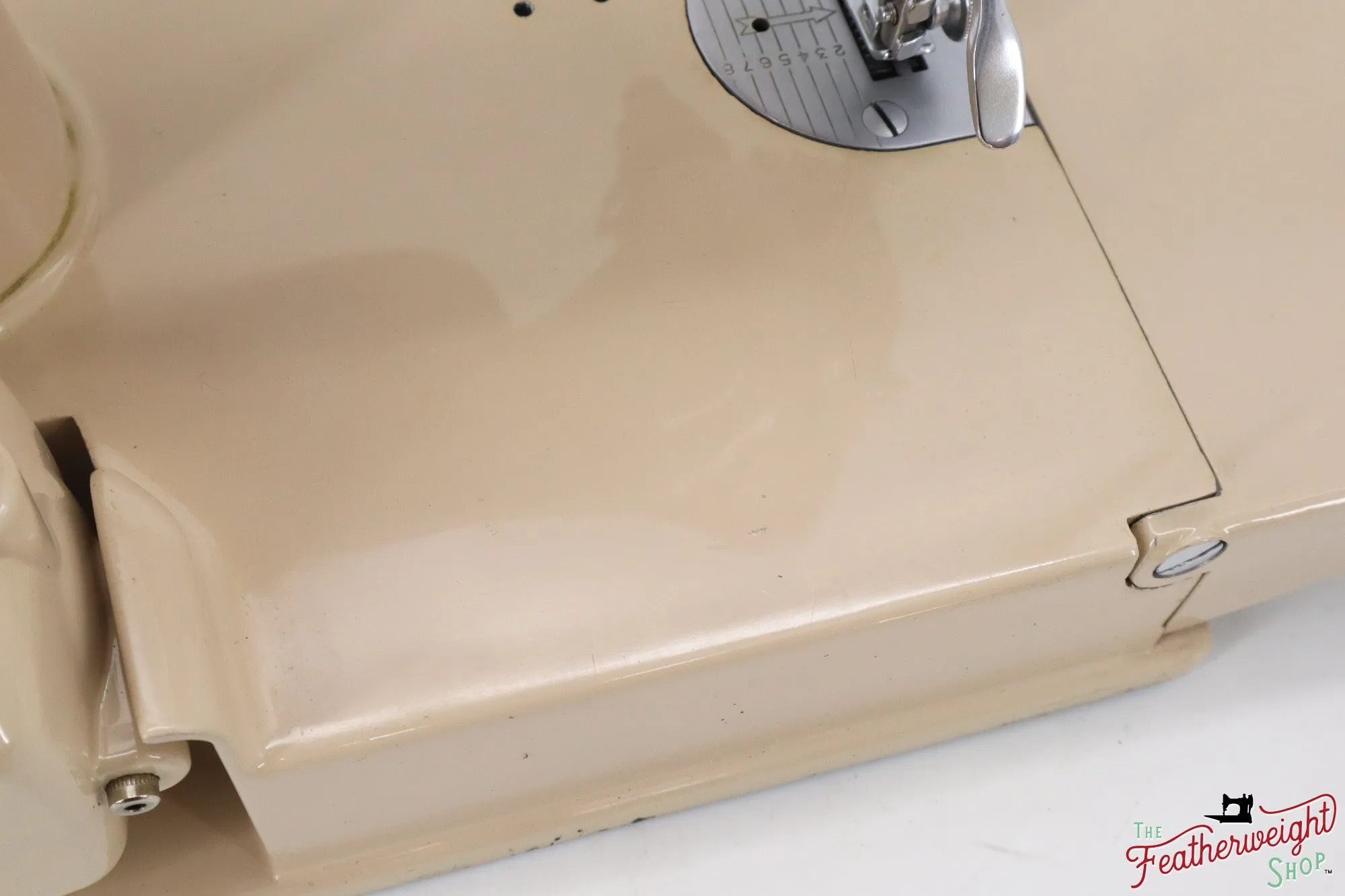 Singer Featherweight 221J Sewing Machine, Tan - JE1589**