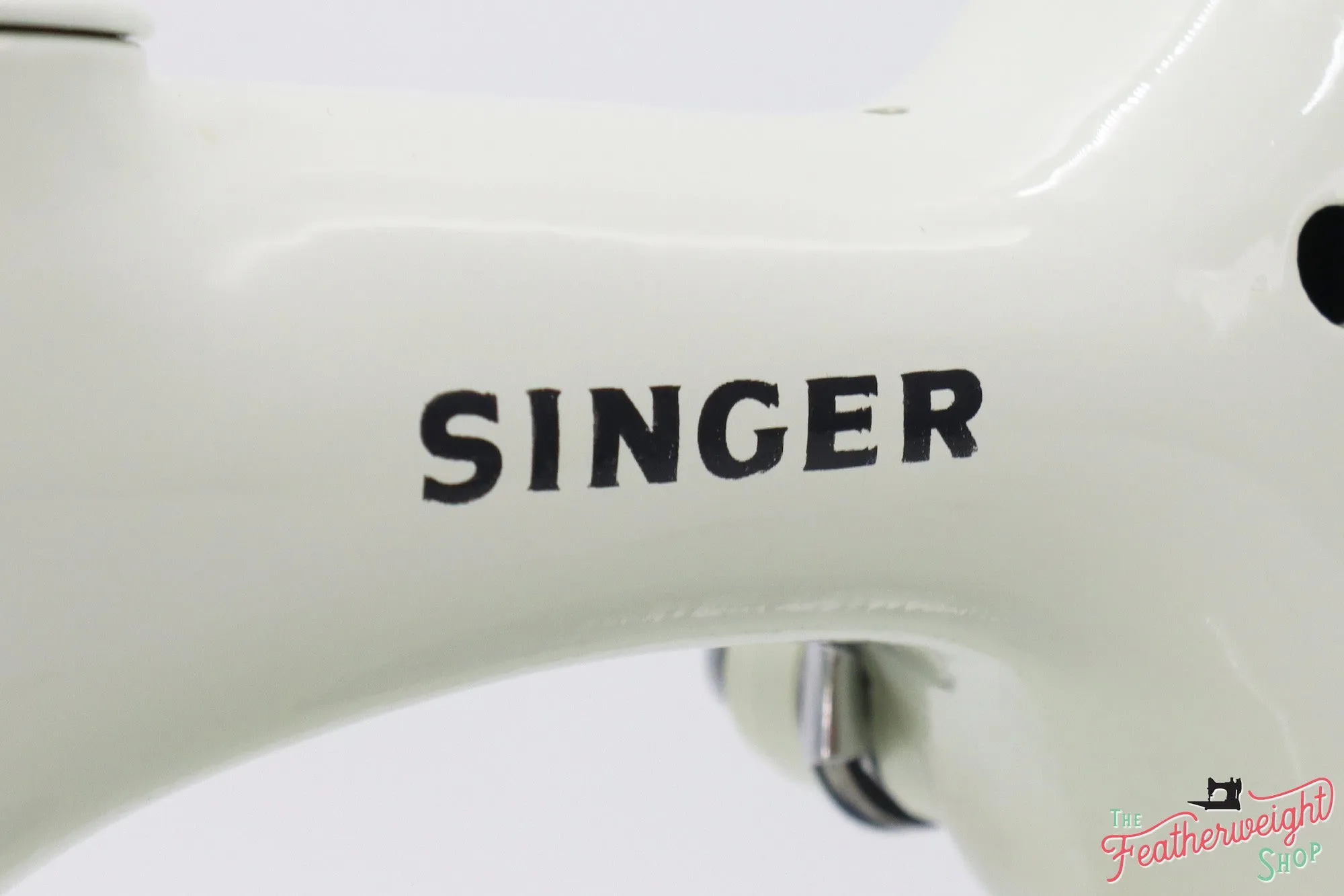 Singer Featherweight 221K Sewing Machine, British WHITE FA223***