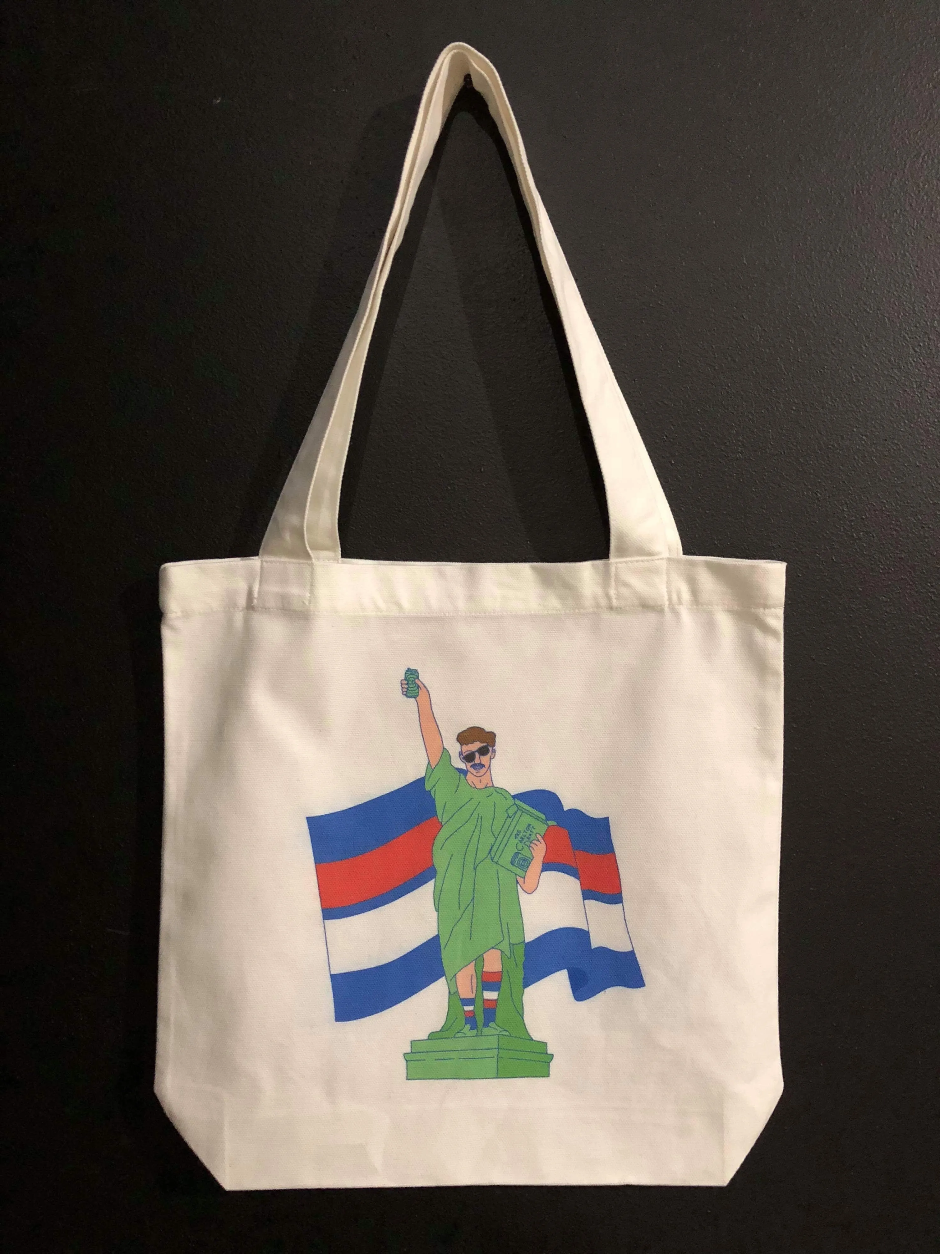 STATUE TOTE