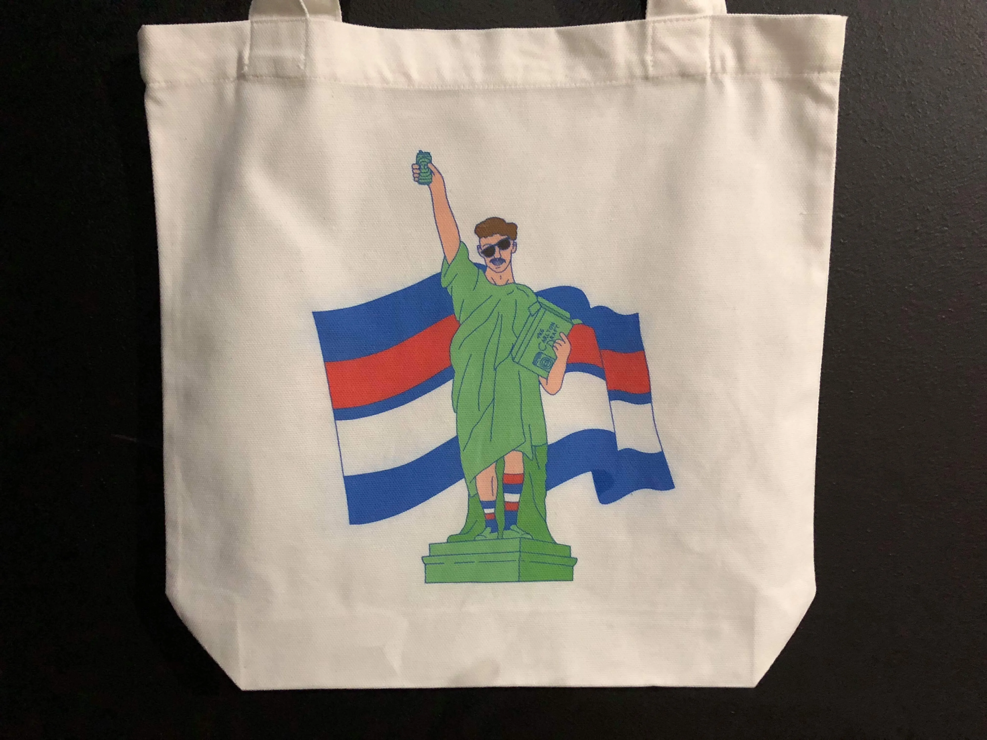 STATUE TOTE