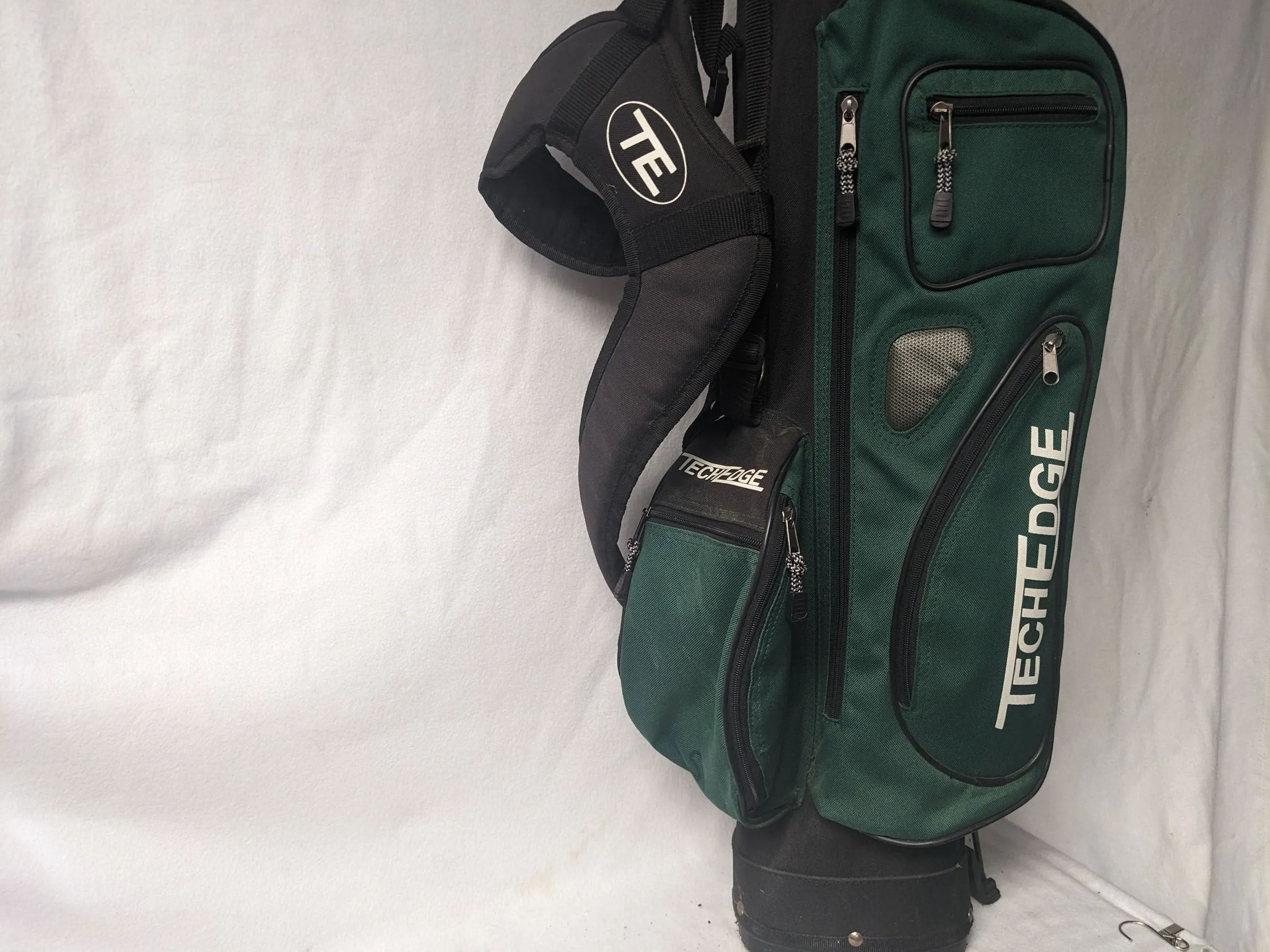 TechEdge Junior Tour Golf Set Size Bag 8 (RH) Clubs Color Black Condition Used