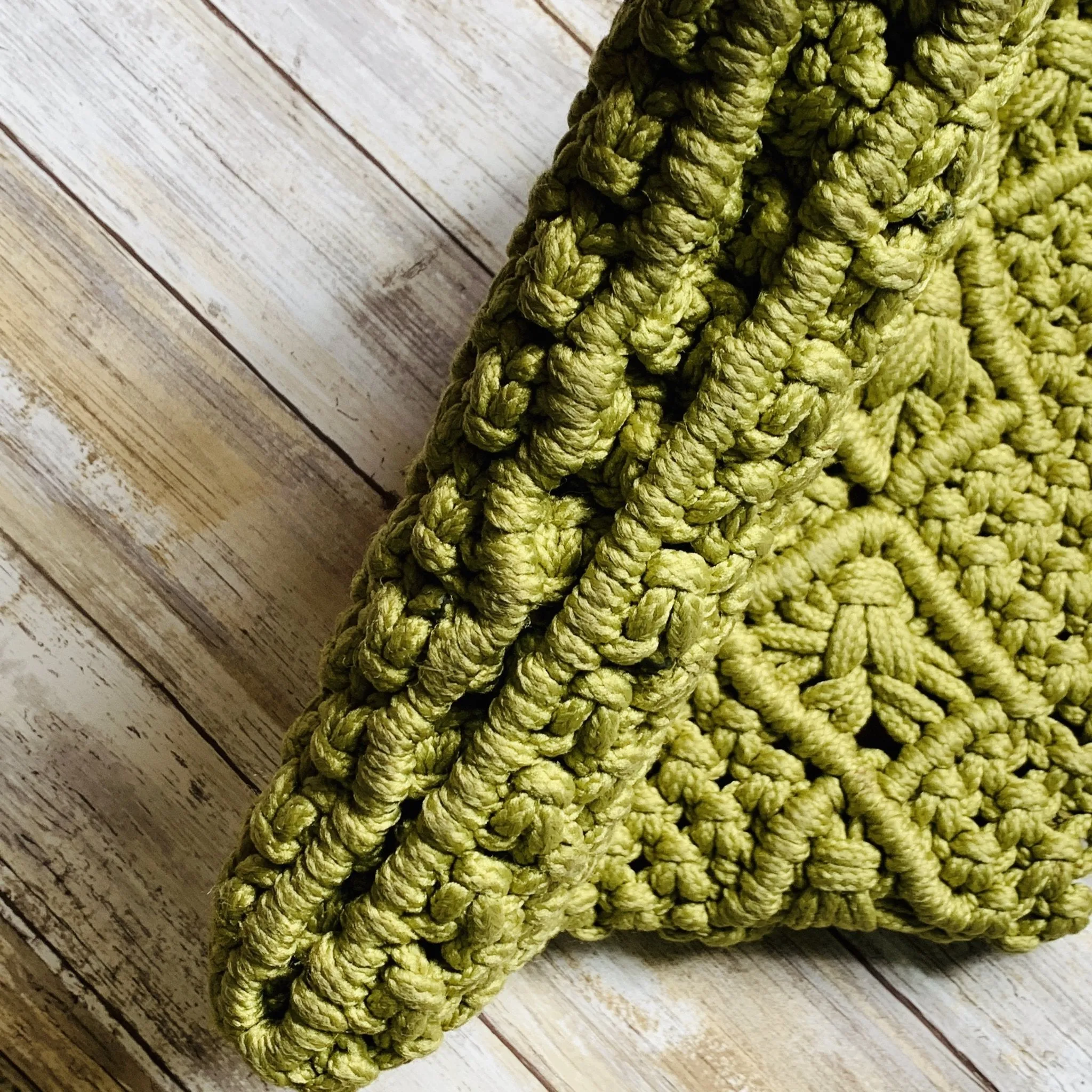 Vintage Olive Green Macrame Bag with Wooden Handles. Perfect Summer Purse.