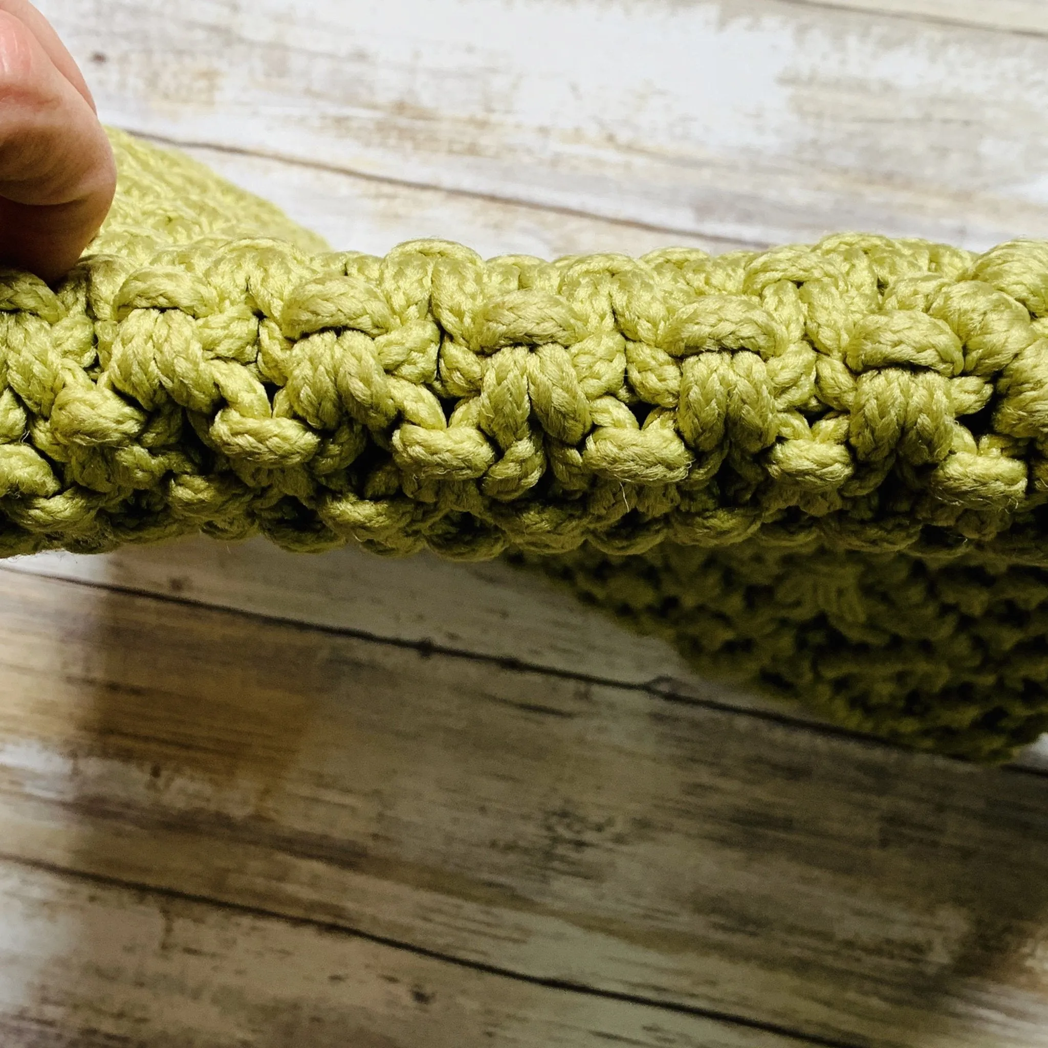 Vintage Olive Green Macrame Bag with Wooden Handles. Perfect Summer Purse.